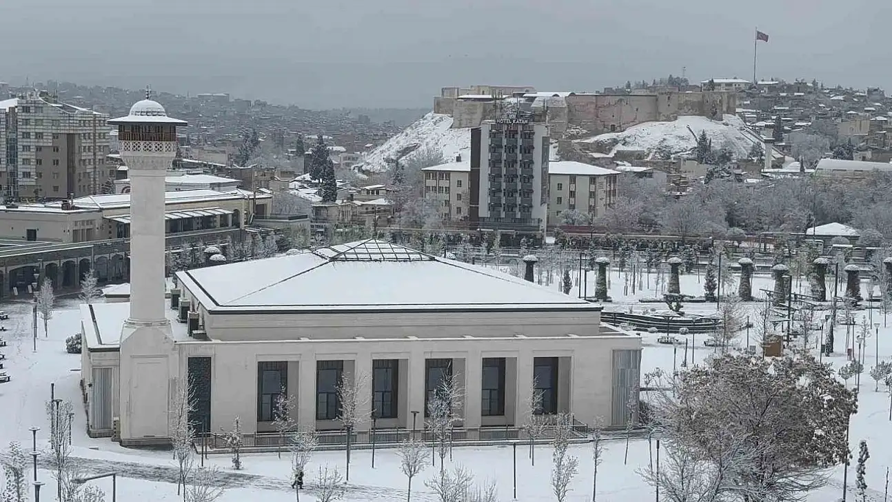 Gaziantep güne beyaz örtü ile uyandı