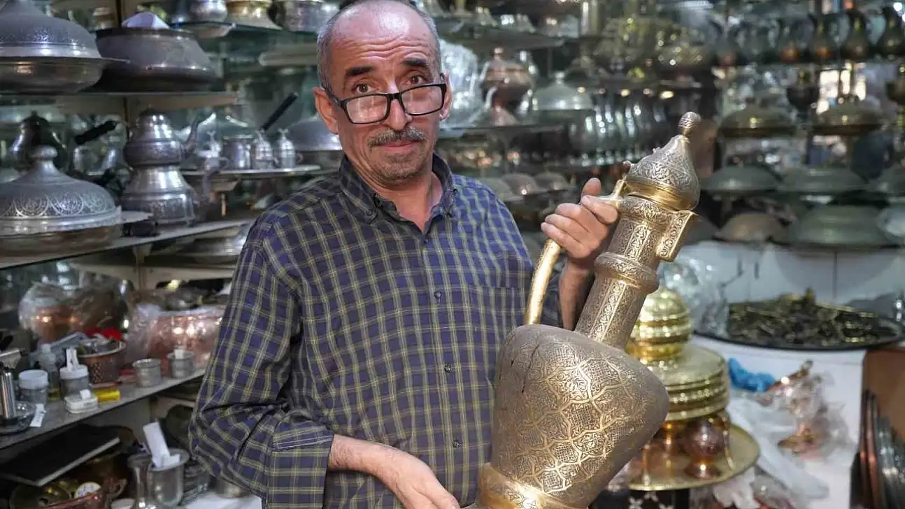 Gaziantep'te ilmek ilmek işlenen bakır ibrikler 100 bin TL'ye satılıyor