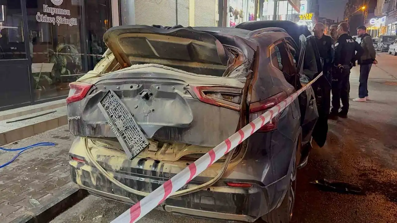 Gaziantep'te park halindeki otomobilde bulunan mutfak tüpü patladı: 1 yaralı