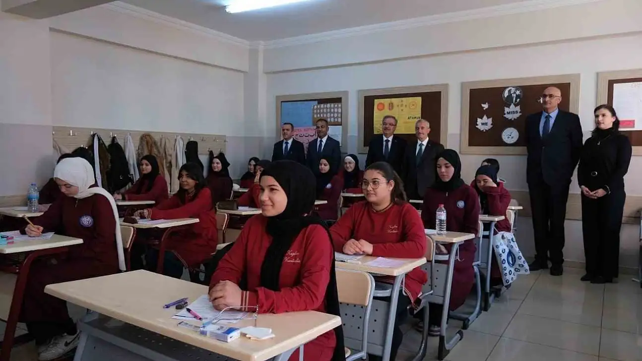 Şahinbey'de umre ödüllü kitap okuma yarışmasının 8'incisi düzenlendi