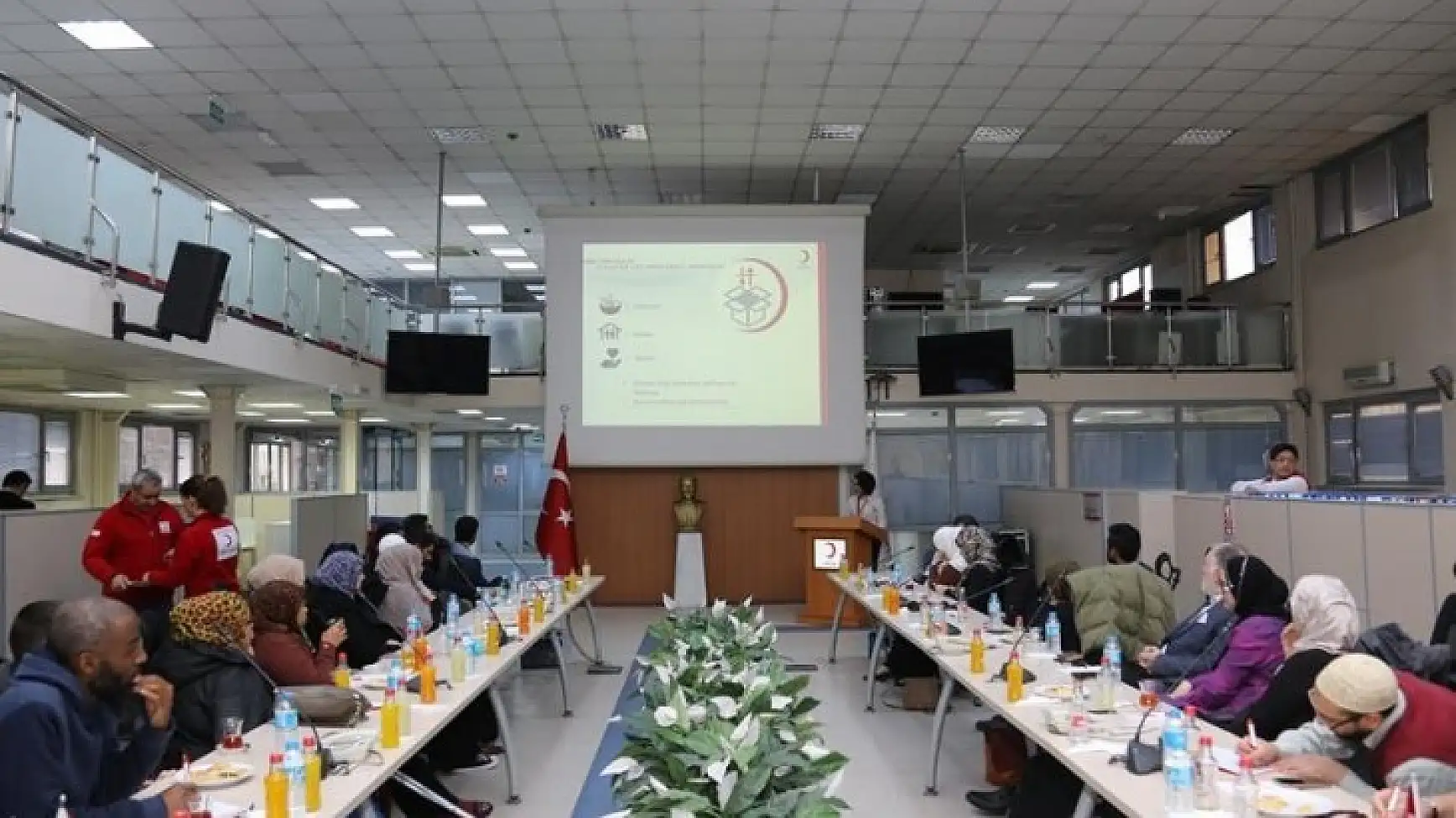 Yabancı Akademisyenlerden Kızılay’a Ziyaret