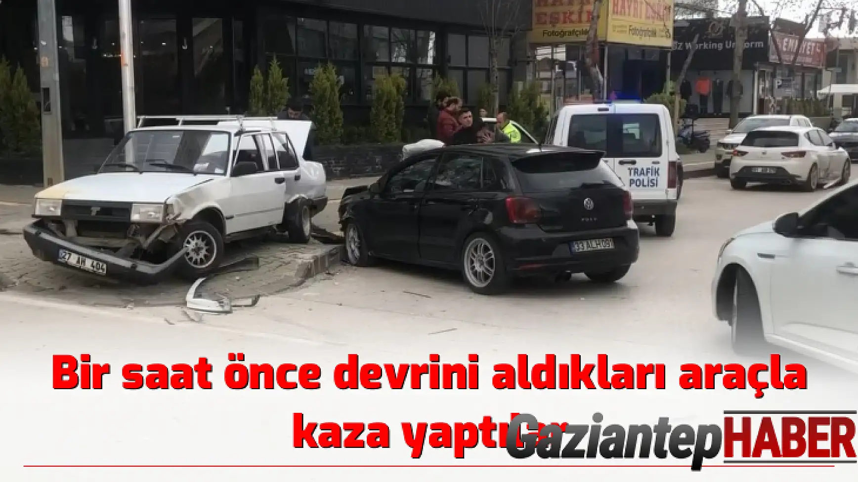 Bir saat önce devrini aldıkları araçla kaza yaptılar