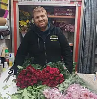 14 Şubat Sevgililer Günü nedeniyle, çiçekçilerde gül siparişleri için yoğunluk oluştu.