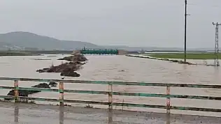 İslahiye'de sağanak sonrası ev ve tarlaları su bastı