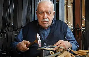 2 metrekarelik dükkanda 48 yıldır mesleğini icra ediyor