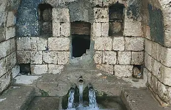 Araban'da tarihi 2 çeşmeden su akmaya başladı