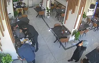 Boğazına lokma kaçan müşteri, heimlich manevrasıyla kurtarıldı