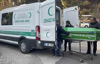 Boşandığı eşi tarafından öldürülen kadının cenazesi morga kaldırıldı