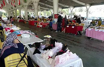 Bu çarşıda sadece kadınların el emekleri satılıyor