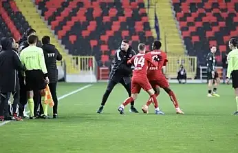 Burak Yılmaz: 'Futbol kamuoyu ve tüm hakemlerimizden özür diliyorum'