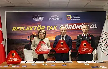 Büyükşehir iş birliğinde, çiftçilere reflektör dağıtımı için protokol imza töreni düzenlendi