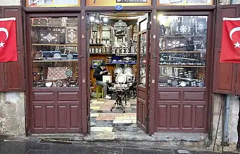 Dayısından öğrendiği padişah mesleğini 44 yıldır sürdürüyor