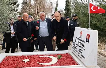 Deprem şehidi polis memuru Ali Torbacı, mezarı başında anıldı