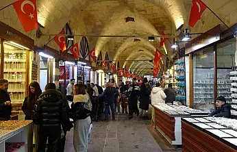 Depremde hasar gören tarihi Zincirli Bedesten yeniden cıvıl cıvıl