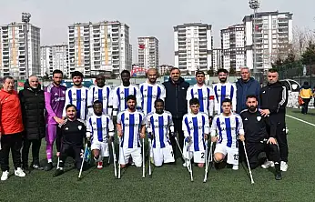 Engellerini ampute futbolla aşıyorlar