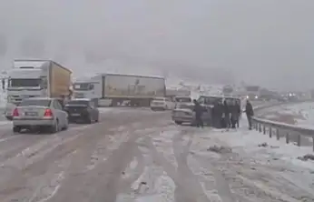 Gaziantep-Araban kara yolunda kar esareti: Çok sayıda araç mahsur kaldı