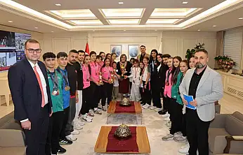 Gaziantep'in şampiyonları, Şahin ile bir araya geldi