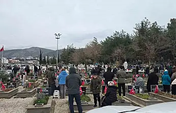 Gaziantep protokolünden İslahiye'de deprem şehitliğine ziyaret