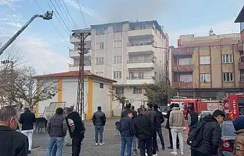 Gaziantep'te 4 katlı apartmanın terasında korkutan yangın
