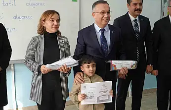 Gaziantep'te 690 bin öğrenci karne heyecanı yaşadı