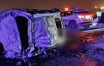 Gaziantep'te bariyerlere çarparak alev alan araçtaki sürücü hayatını kaybetti