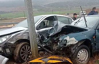 Gaziantep'te çarpışan araçların sürücüleri yaralandı