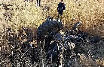 Gaziantep'te devrilen traktörün sürücüsü hayatını kaybetti