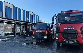Gaziantep'te hırdavat malzemeleri satan iş yerinde yangın