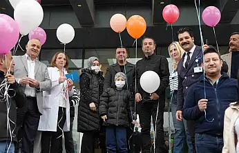 Gaziantep'te kanseri yenen Melih Tuğra için gökyüzüne balonlar bırakıldı