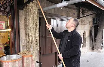 Gaziantep'te kışın vazgeçilmezi kuru bamya 2 bin TL'den tezgahta