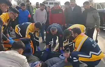 Gaziantep'te motosiklet otomobile çarptı: 2 yaralı