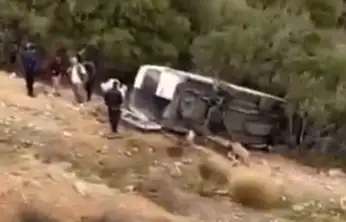 Gaziantep'te tarım işçilerini taşıyan minibüs şarampole uçtu: 1 ölü, 3 ağır yaralı