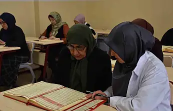 Hece hece başladı, 70'inden sonra Kur'an-ı Kerim'i öğrendi