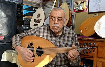 Hediye bağlama ile başlayan müzik tutkusu 61 yıldır sürüyor
