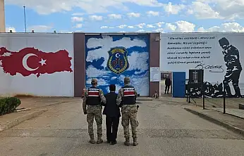 Hırsızlık suçundan 17 yıl cezayla aranan şahsı jandarma yakaladı