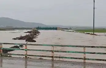 İslahiye'de sağanak sonrası ev ve tarlaları su bastı