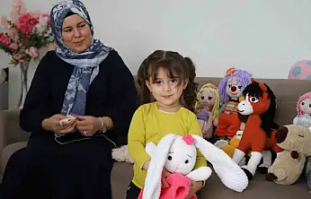 İşlediği oyuncaklarla 6 çocuğuna bakıyor