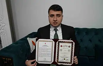 Kur'an-ı Kerim aşkı, görmeyen gözü oldu 1 yılda hafız oldu