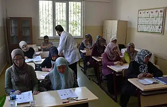 Okuma yazma kursu öğrenmenin yaşının olmadığını gösteriyor