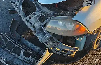 Otomobil ile kamyonet çarpıştı: 5 yaralı