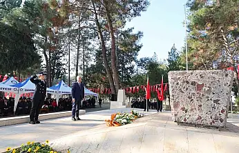 Şahinbey, Antep Savunması'nın kahramanlarını mezarları başında andı