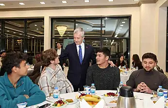 Tahmazoğlu, YKS'de ilk bine giren gençlerle buluştu