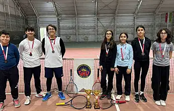 Tenise Gaziantep Kolej Vakfı Özel Okulları damgası