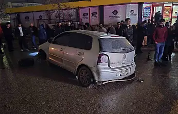 Yağış sonrası çöken yol kazaya neden oldu: 3 yaralı