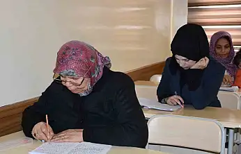 Yanlış otobüse binmemek için 65 yaşında okuma-yazma öğrendi