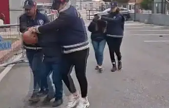 Yardım yapma vaadiyle dolandırıcılık yapan ve menfaat sağlayan şahıs tutuklandı