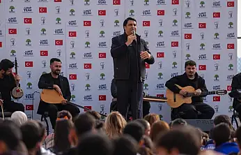 Yılmaz, lise ve üniversite öğrencileri ile buluştu