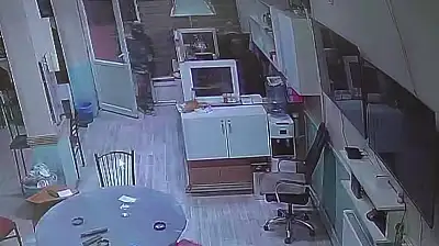 Altın ve dövizlerini 3 aydır yanında taşıyan adam gasp edildi