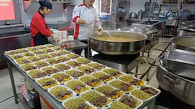 Araban'da 6 Şubat depremlerinde hayatını kaybedenler için 450 aileye et döner dağıtıldı