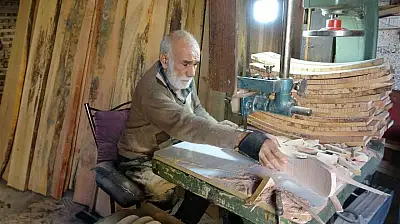 Baba mesleğini 62 yıldır sürdürüyor